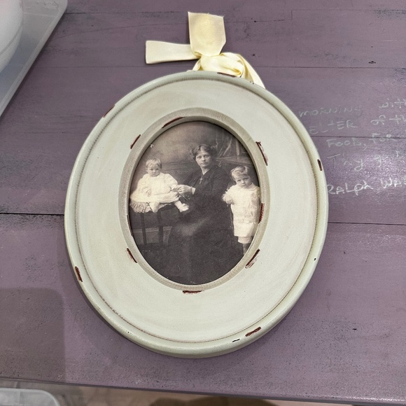 Creative Coop Antique Oval Hanging Frame NWT - Picture 3 of 3